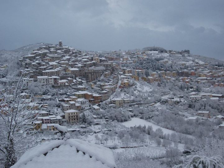 La neve torna ad imbiancare i Castelli romani