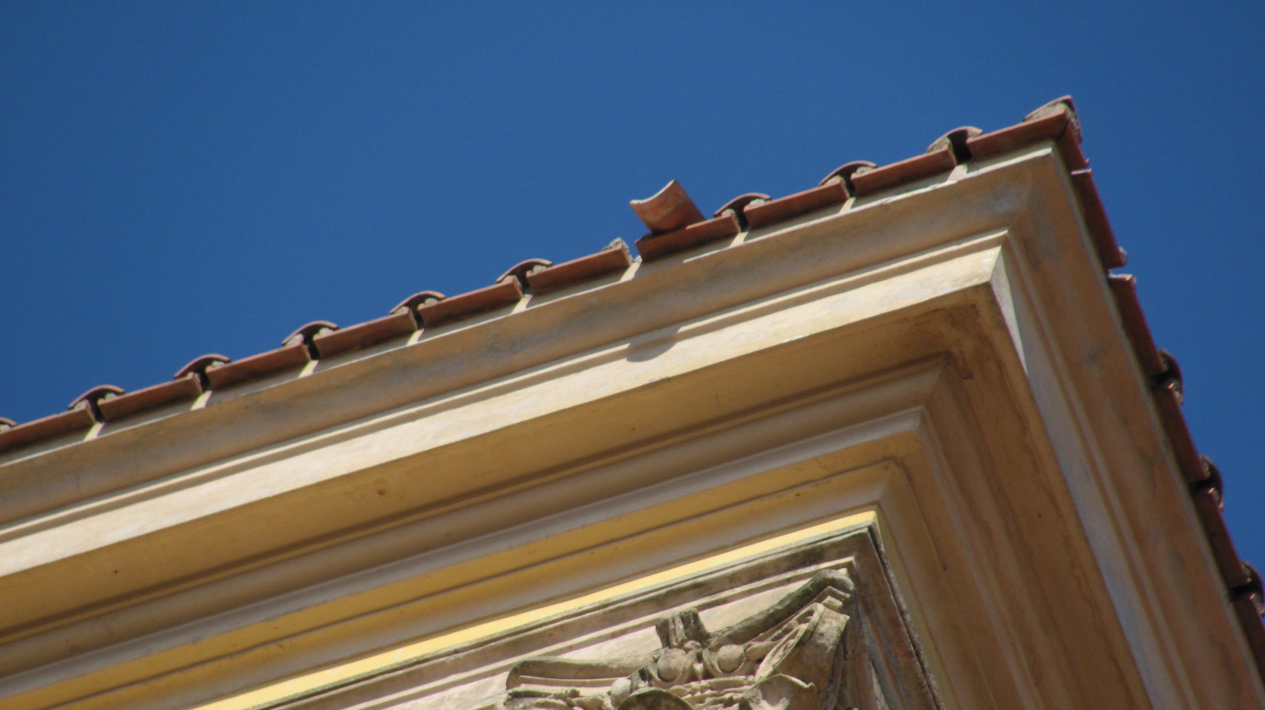 Marino,rimosso coppo pericolante sul campanile della basilica di San Barnaba