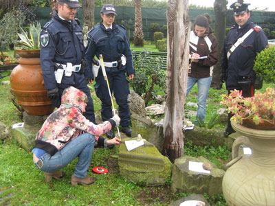 Ciampino, denunciata donna: deteneva reperti archeologici in casa