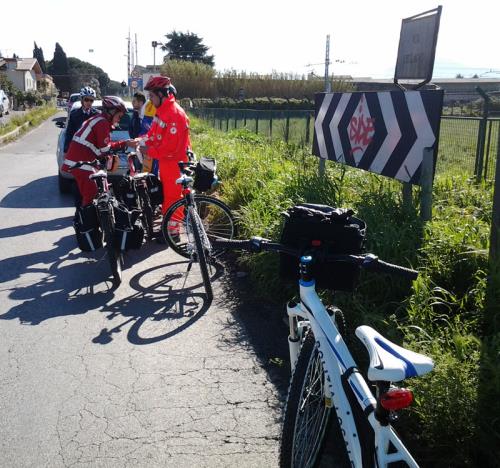 Polizia Locale e Croce Rossa in bike soccorrono ciclista