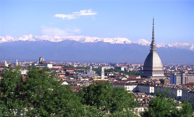 Torino, aggrediti e insultati 4 gay