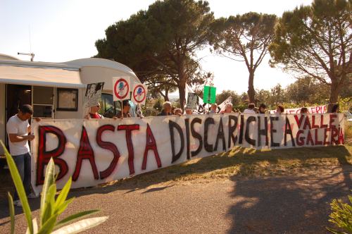 Candele viola contro l’inquinamento di Valle Galeria