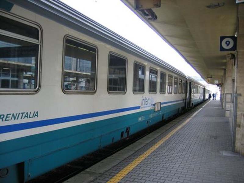 Treno Roma-Civitavecchia, “duello” tra signore per un posto a sedere