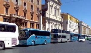 Bus turistici, nuovo piano del Campidoglio: schizzano sanzioni e tariffe