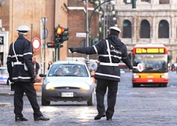 Smog, esposto in Procura: “Controlli vigili irrisori”