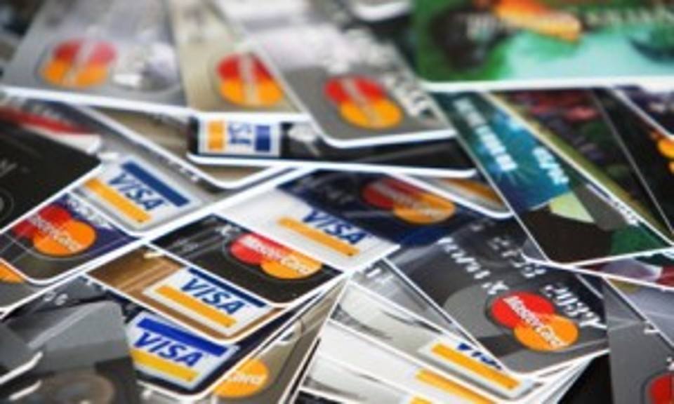 Roma, a tutto shopping con carte di credito rubate: arrestate due donne