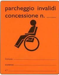 Ciampino, parcheggiavano con tagliando invalidi farlocco: multa di 30mila euro per mamma e figlio