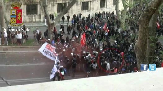 Scontri alla manifestazione per la Casa, arresti domiciliari per i quattro fermati di sabato