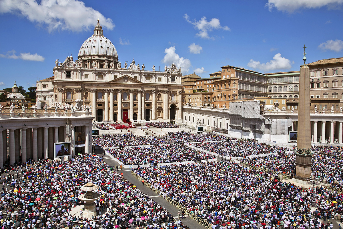 Giubileo, a piazza San Pietro bagni pubblici “fogne a cielo aperto”