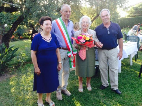 L’Amministrazione comunale di Marino abbraccia la “centenaria” Severina Lubrani