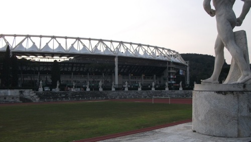 Lezione di calcio del Bayern, tra i giallorossi vince solo la Curva Sud