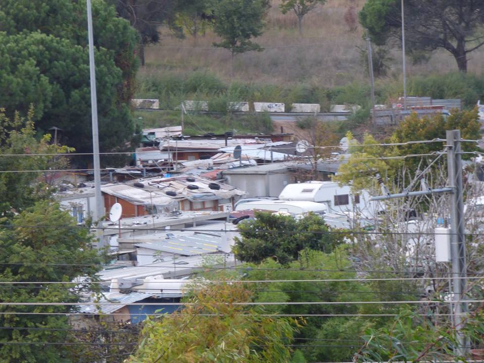 Intervento delle Forze dell’ordine al campo rom di via Salviati – FOTO