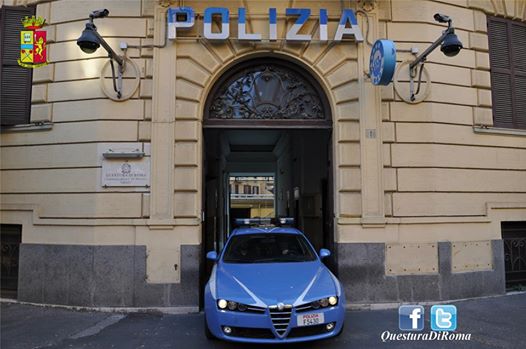 A cena con una collega alza il gomito e le impedisce di tornare a casa