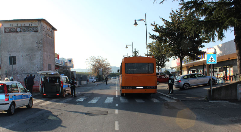 Ciampino, autobus investe 19enne: ragazzo trasportato a Tor Vergata