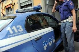 Roma, vuole buttarsi dal balcone: salvato dalla Polizia di Stato