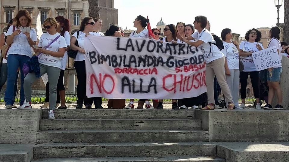 Lavoratrici degli asili Bimbilandia e Giocolandia in protesta