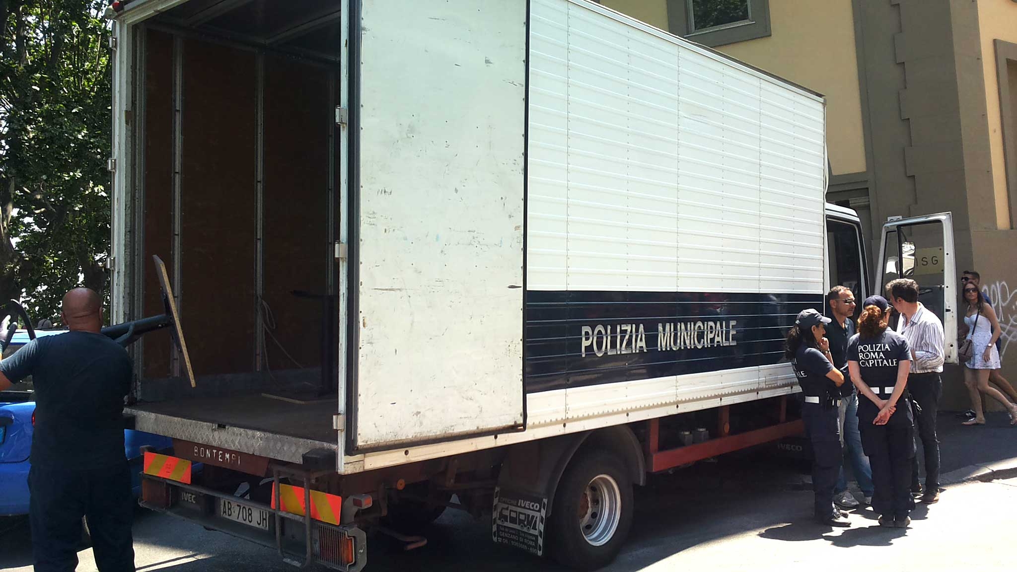 Roma, Vigili urbani “incastrano” ristoratore recidivo in via di Panico