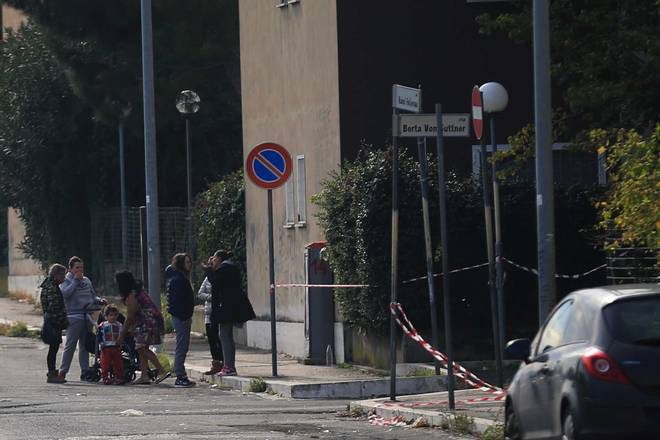 Spari nella notte a Ponte di nona. Uccisi due ragazzi