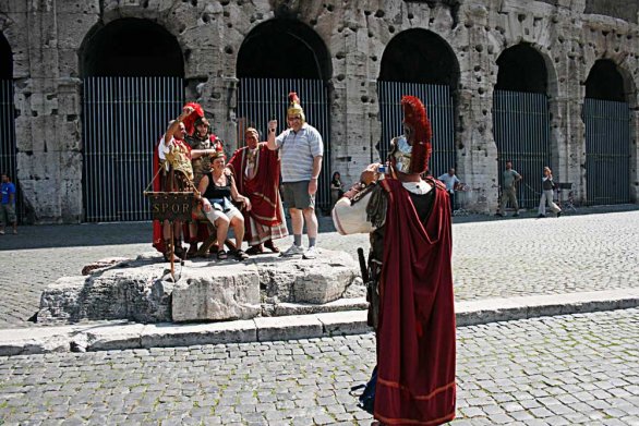 Parla il centurione del Colosseo: “Su di noi accanimento mediatico”