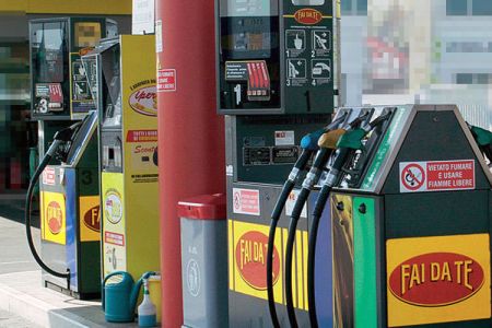 Collatina, sventata rapina a distributore di benzina