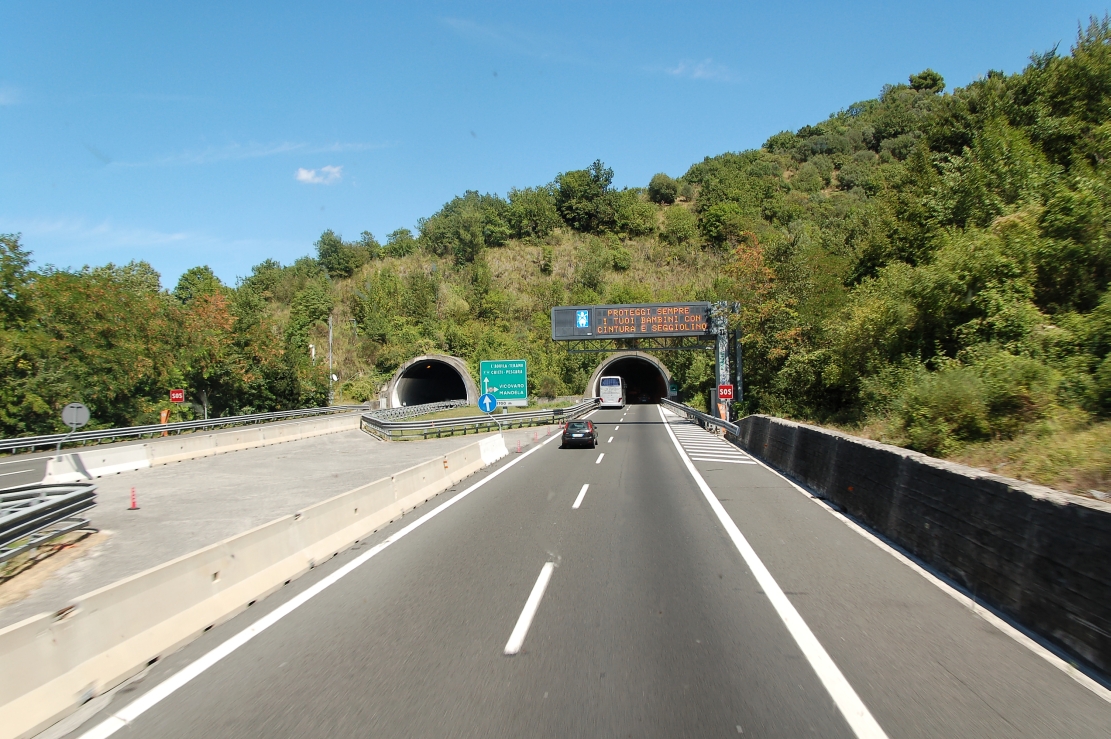 Contromano sull’A24: strage sfiorata in autostrada