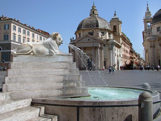 Selfie nella fontana di Piazza del Popolo: individuati 4 giovani