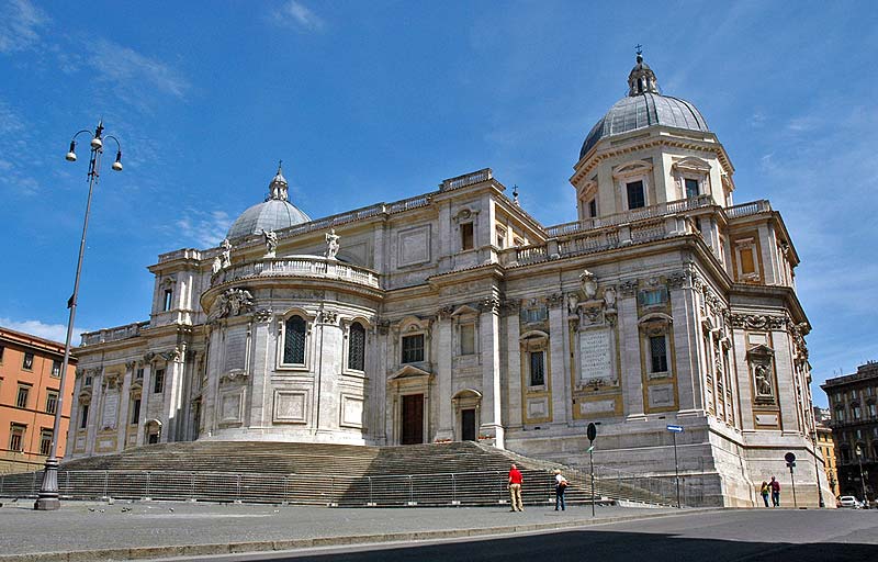 Roma, preti sfregiati: convalidato l’arresto dell’aggressore