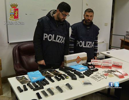 Polizia scopre armeria abusiva nella zona sud della Capitale