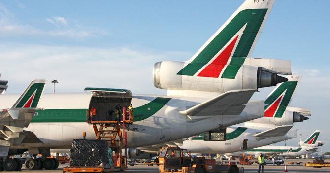 Protesta dei lavoratori Alitalia: 2mila posti a rischio