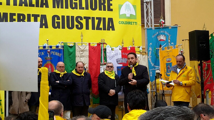 Terremoto, in piazza la rabbia di agricoltori e allevatori