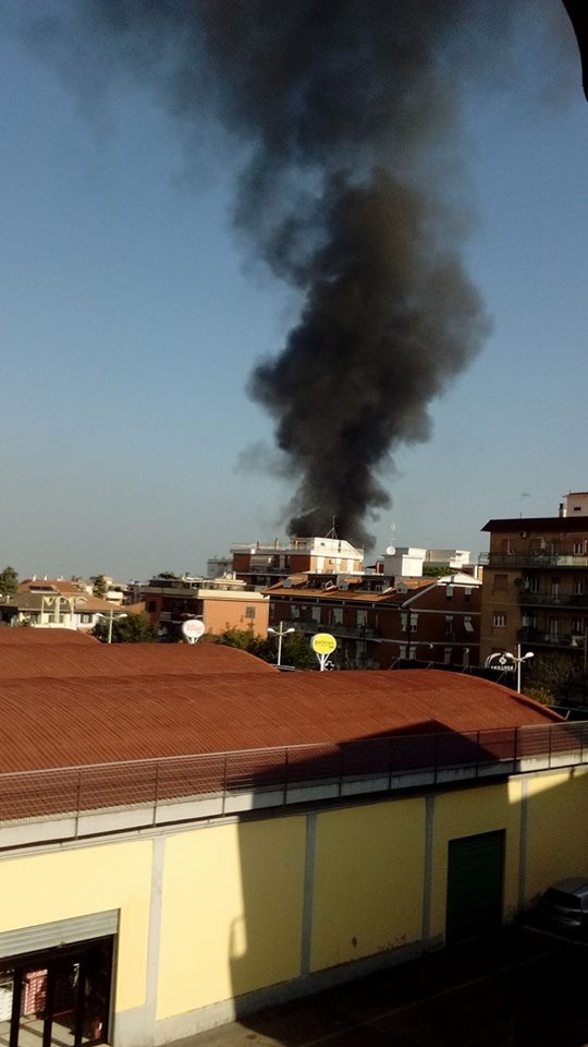 Bus Atac in fiamme a Ciampino: passeggeri illesi