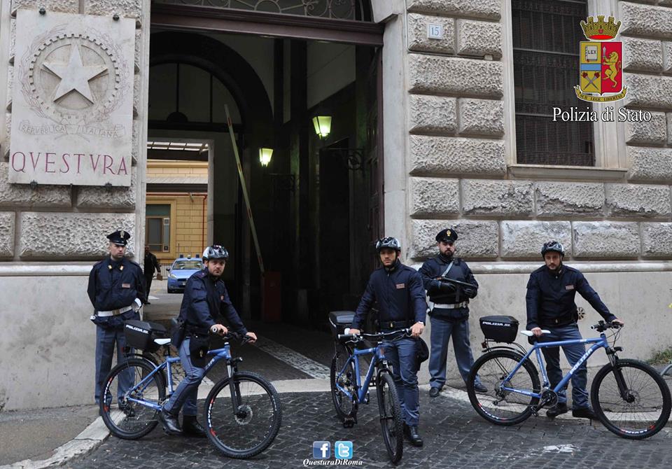 Roma, inseguimento in bici in centro: arrestati due borseggiatori romeni