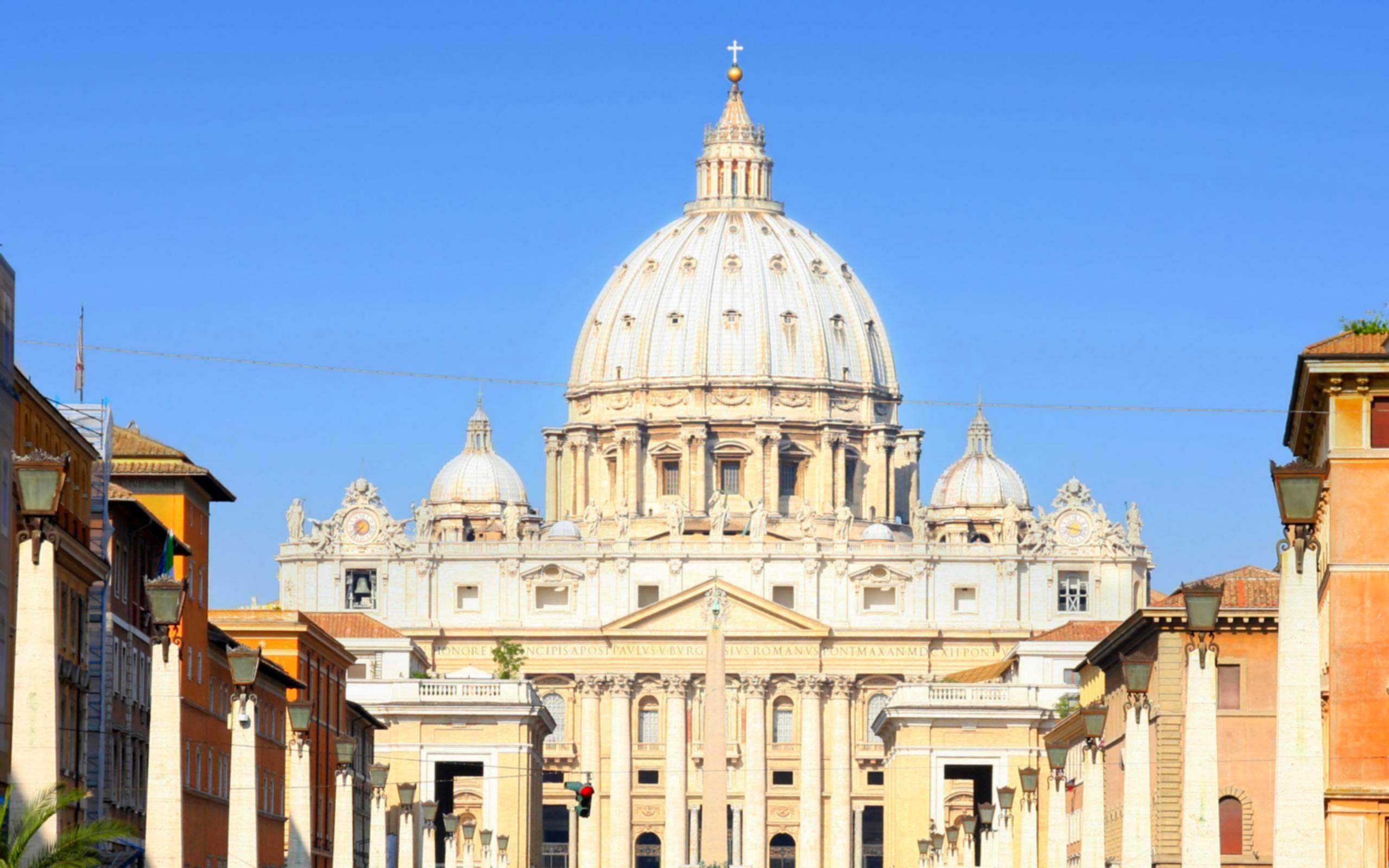 Allarme bomba a San Pietro: strada chiusa e artificieri sul posto