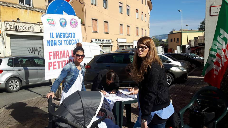 Colleferro, Forza Italia e FI Giovani in piazza per difendere i mercati