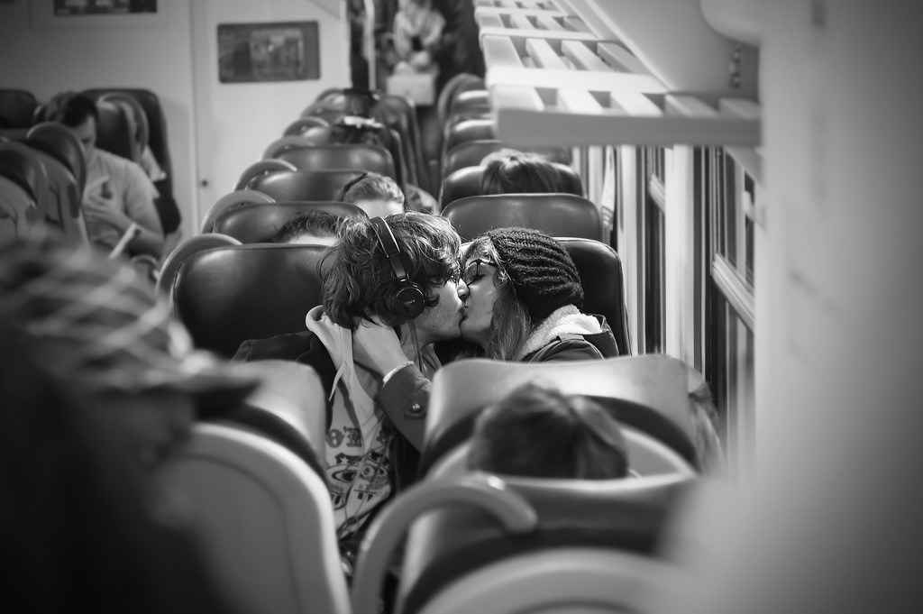 Alla Stazione Centrale di Napoli il miglior bacio vince un viaggio