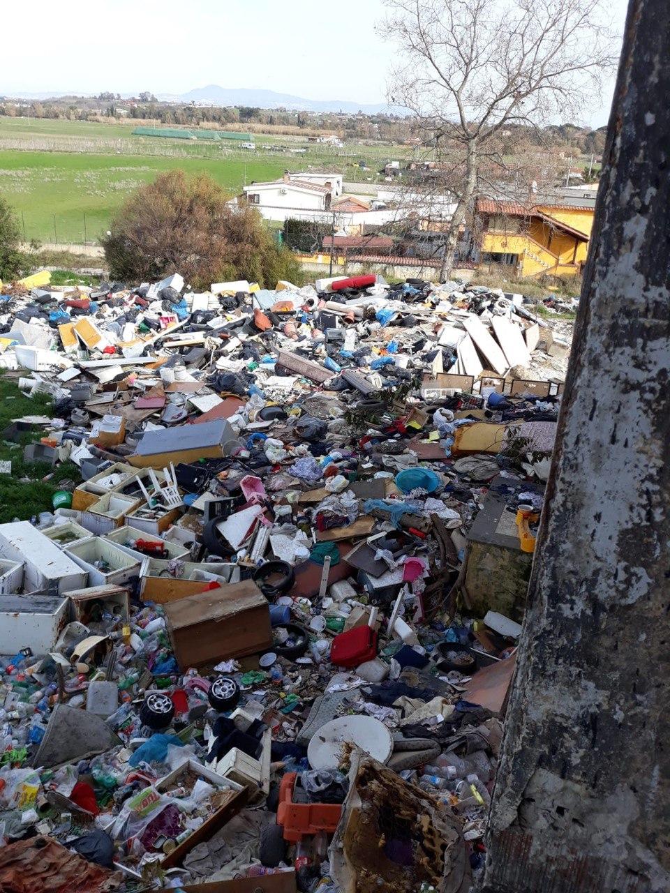 Ardea, lo stabile delle Salzare nel degrado: “Cambiamo” scrive al Prefetto