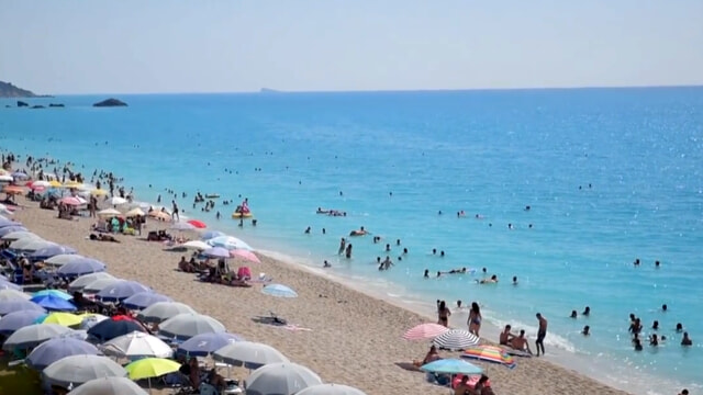Il Lazio brilla con le Bandiere Blu: dieci spiagge premiate nel 2024